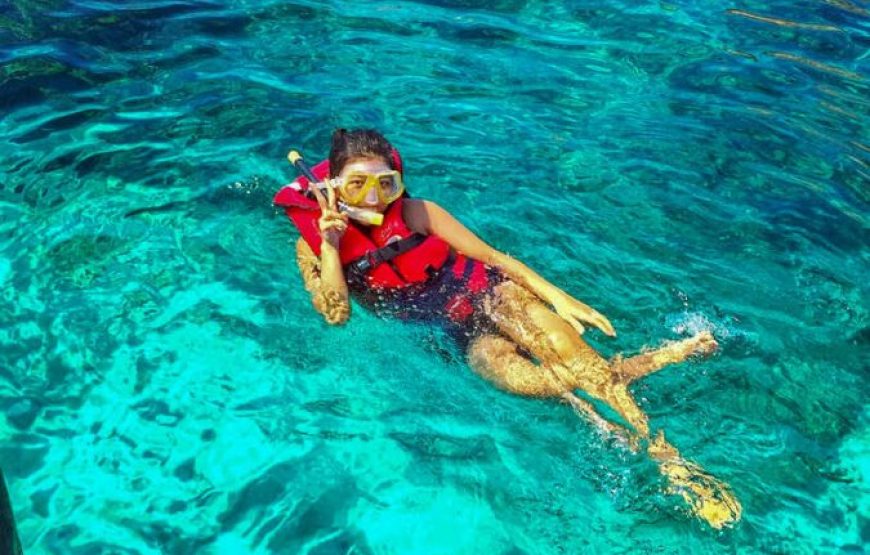 Hurghada: Giftun Island Snorkeling Luxury Boat Tour With Lunch And Drinks