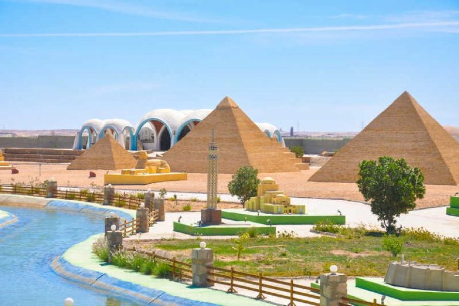 El Gouna: 2 In 1 Trip Dolphin World Show And Mini Egypt Park With Transfers