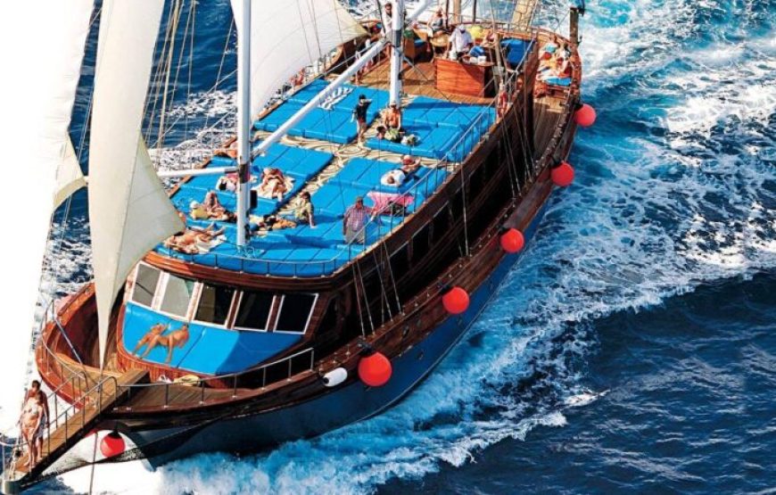 Hurghada: Pirates Premier Sailing Boat Trip With Lunch
