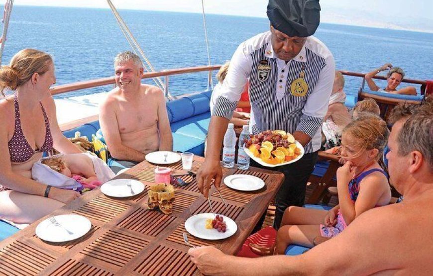 Hurghada: Pirates Premier Sailing Boat Trip With Lunch