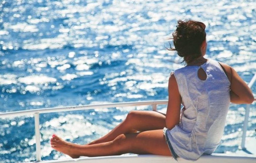 Hurghada: Giftun Island Snorkeling Luxury Boat Tour With Lunch And Drinks