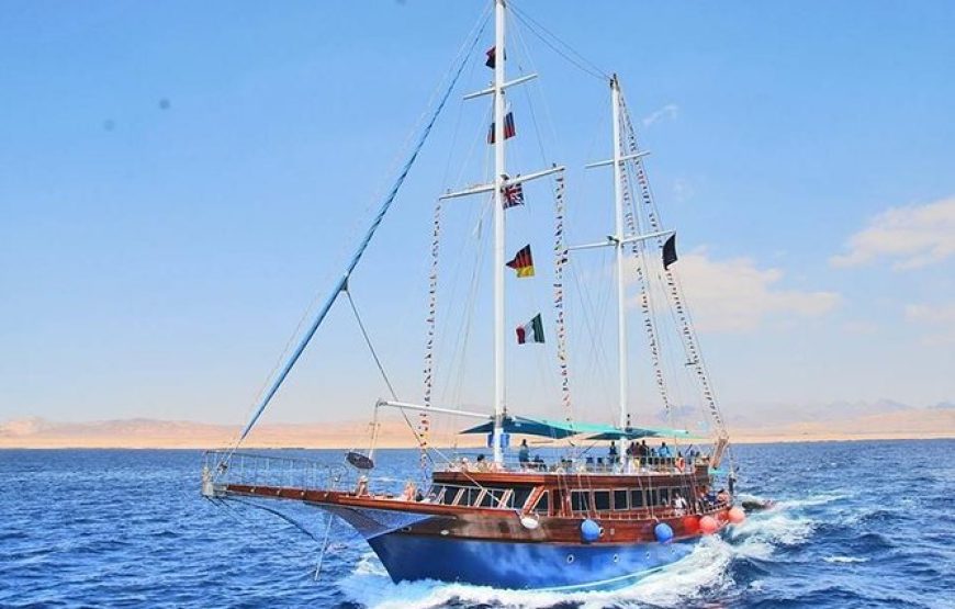 Hurghada: Pirates Premier Sailing Boat Trip With Lunch