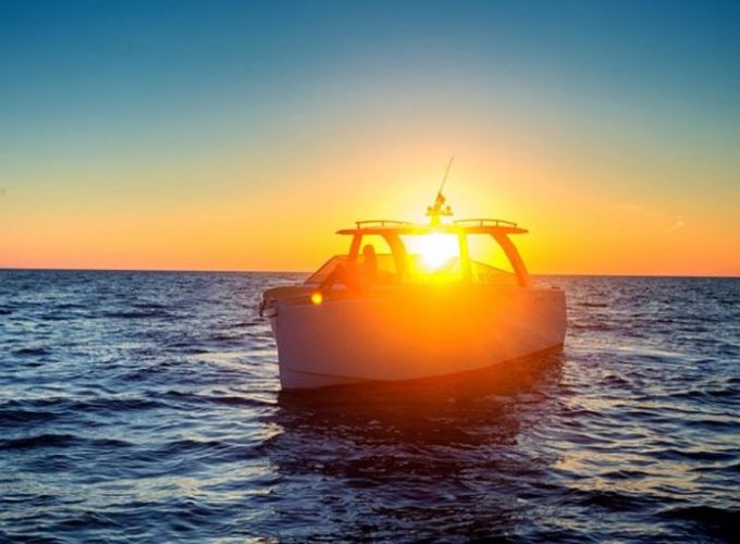Soma Bay: Private Sunset Speedboat & Snorkeling Trip
