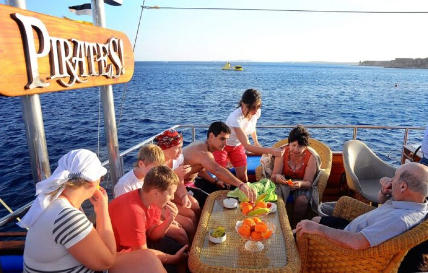 Hurghada: Pirates Premier Sailing Boat Trip With Lunch