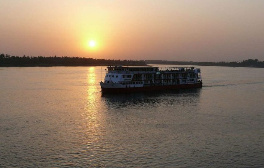 Cairo: Pyramids, Egyptian Museum Visit & Dinner Cruise