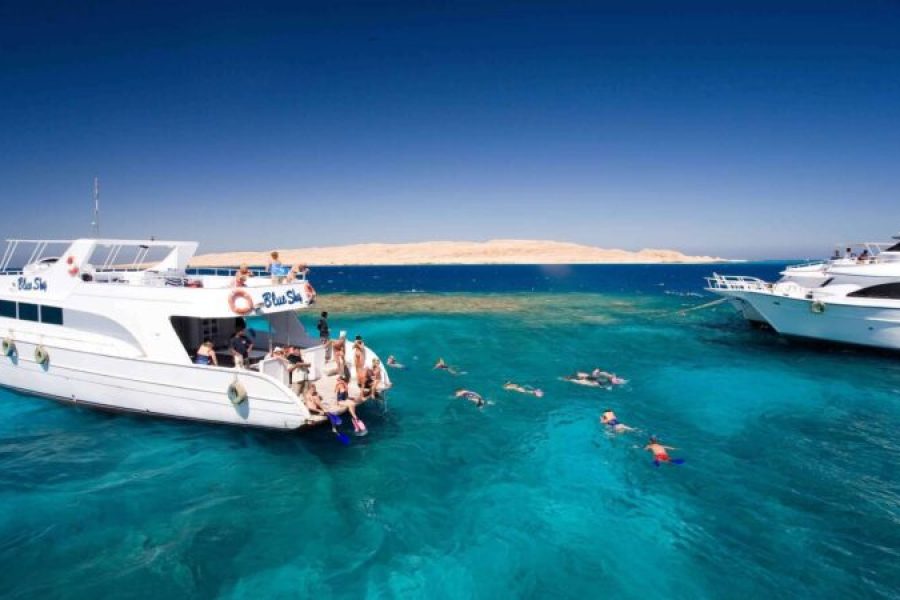 Hurghada: Private Boat Full-Day Snorkeling Trip With Lunch