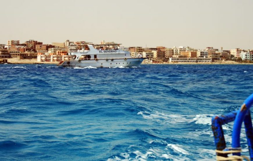 Hurghada: 5 Days Holiday 5* Hotel, Sea Trip, Safari Trip, City Tour & Parasailing