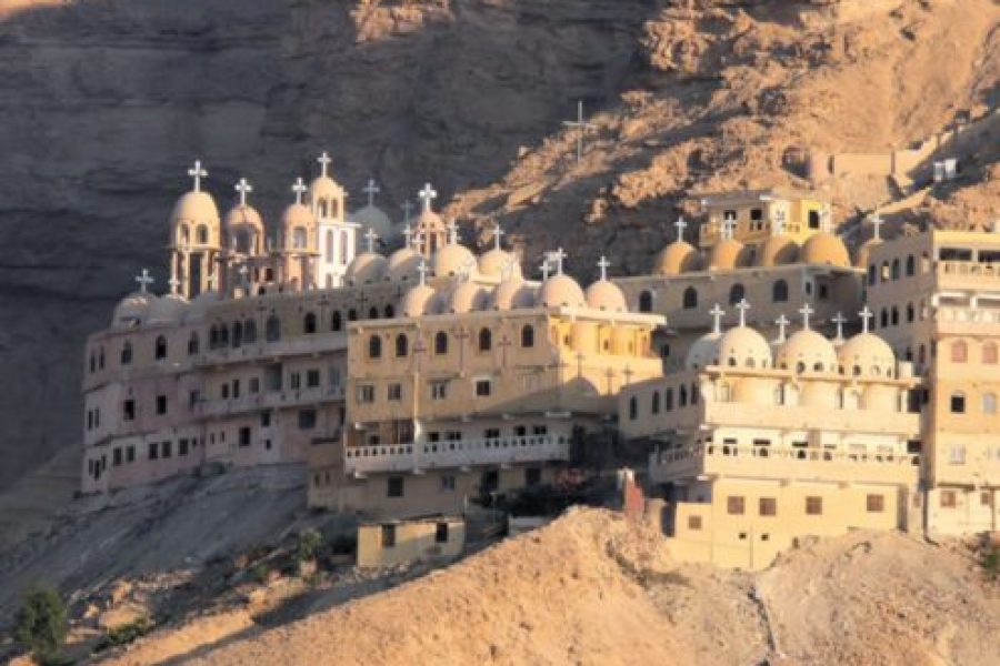 Soma Bay: Guided Tour to the Historic Monasteries of St. Anthony and St. Paul