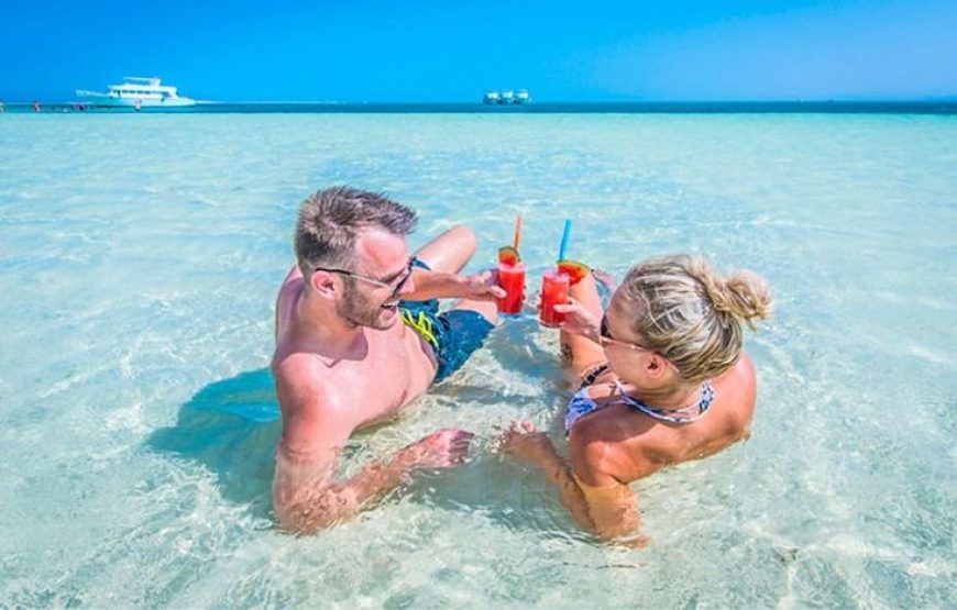 Hurghada: Orange Bay & Paradise Islands Speedboat Trip