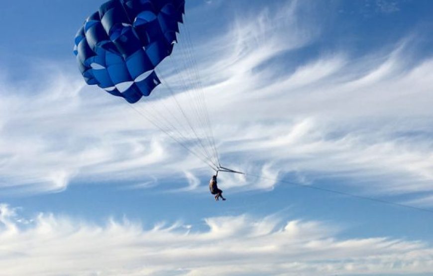 Makadi Bay: Parasailing Experience And City Tour With Shopping