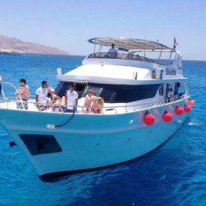 boat-sharm-el-sheikh--749x450