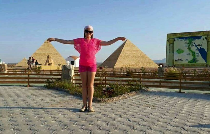 El Gouna: 2 In 1 Trip Dolphin World Show And Mini Egypt Park With Transfers
