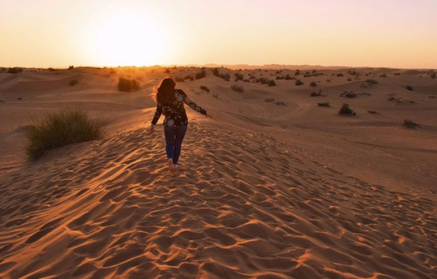 Hurghada: Stars, Sand & Safari: Desert Jeep Ride with Dinner