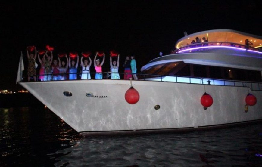 Sharm El Sheikh: Romantic Dinner Cruise