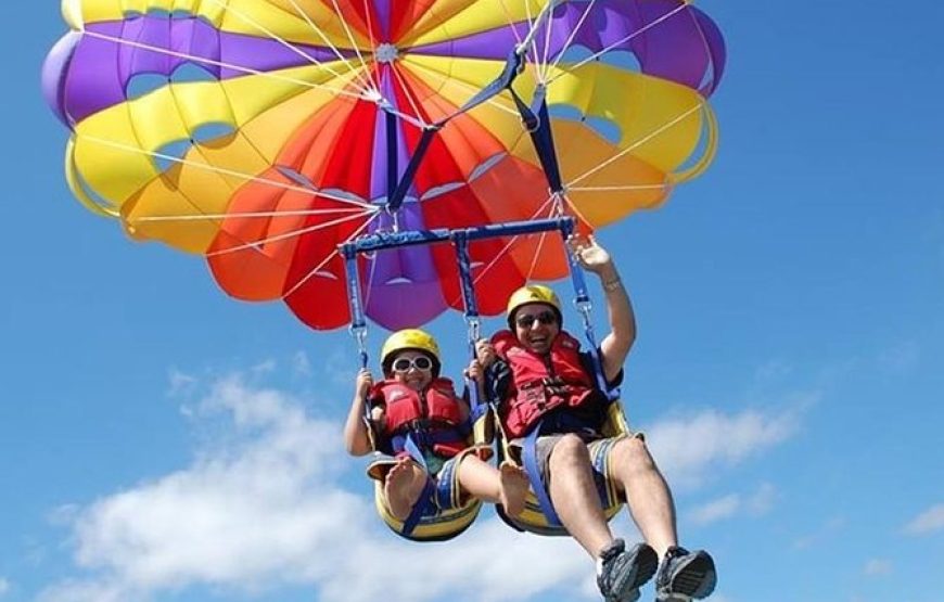 Makadi Bay: Parasailing Experience And City Tour With Shopping