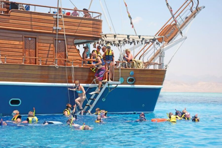 Hurghada: Pirates Premier Sailing Boat Trip With Lunch