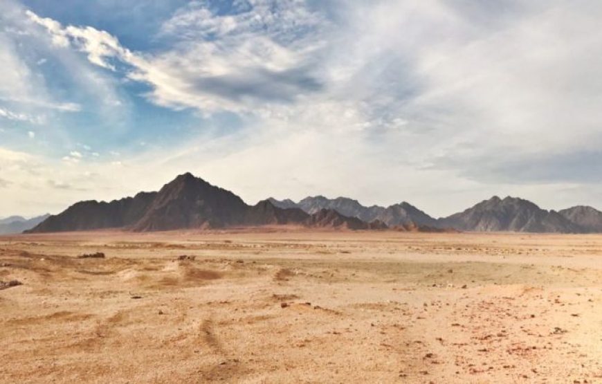 Hurghada: Stars, Sand & Safari: Desert Jeep Ride with Dinner