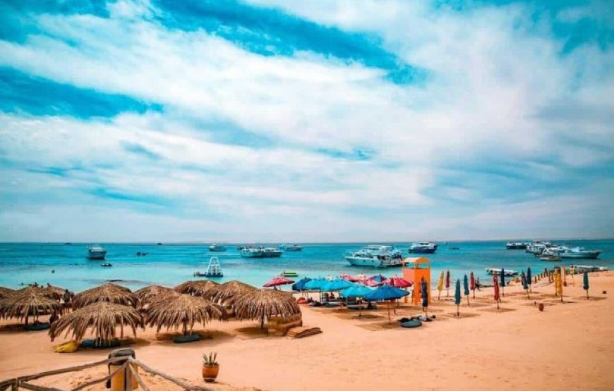 Hurghada: Giftun Island Snorkeling Luxury Boat Tour With Lunch And Drinks