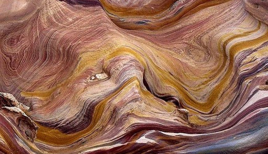 Un viaggio tra i colori del Canyon Colorato: Meraviglie della natura con Intravel Tour