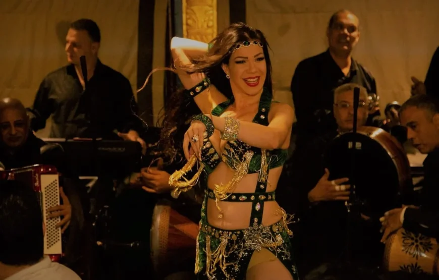 El Cairo: Pirámides, visita al Museo Egipcio y crucero con cena